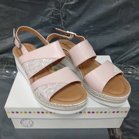 ADESSO GABBY BLOCK PRINT WEDGE SANDALS - SIZE 6