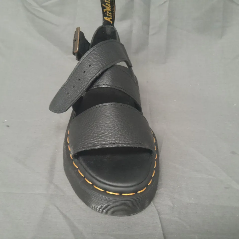 BOXED PAIR OF DR MARTENS OPEN TOE CHUNKY SANDALS IN BLACK UK SIZE 6