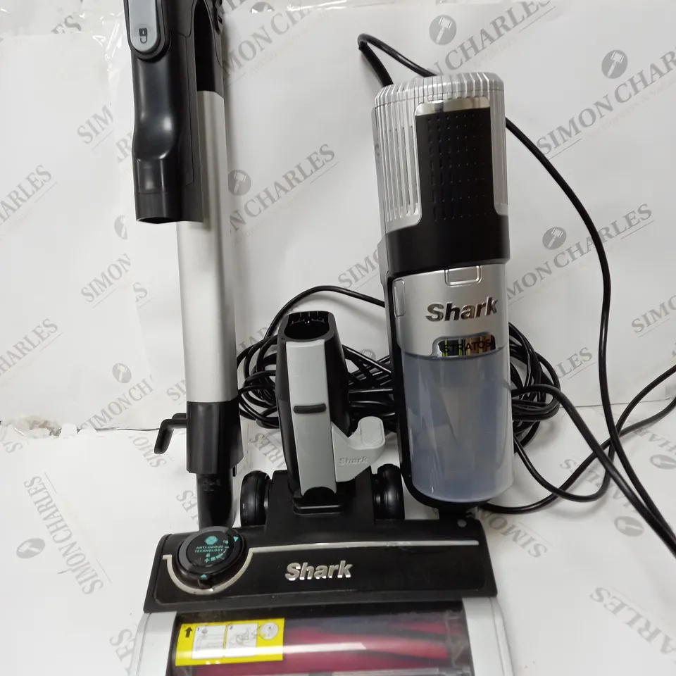 BOXED SHARK STRATOS ANTI HAIR WRAP PET PRO VACUUM CLEANER HZ3000UKT