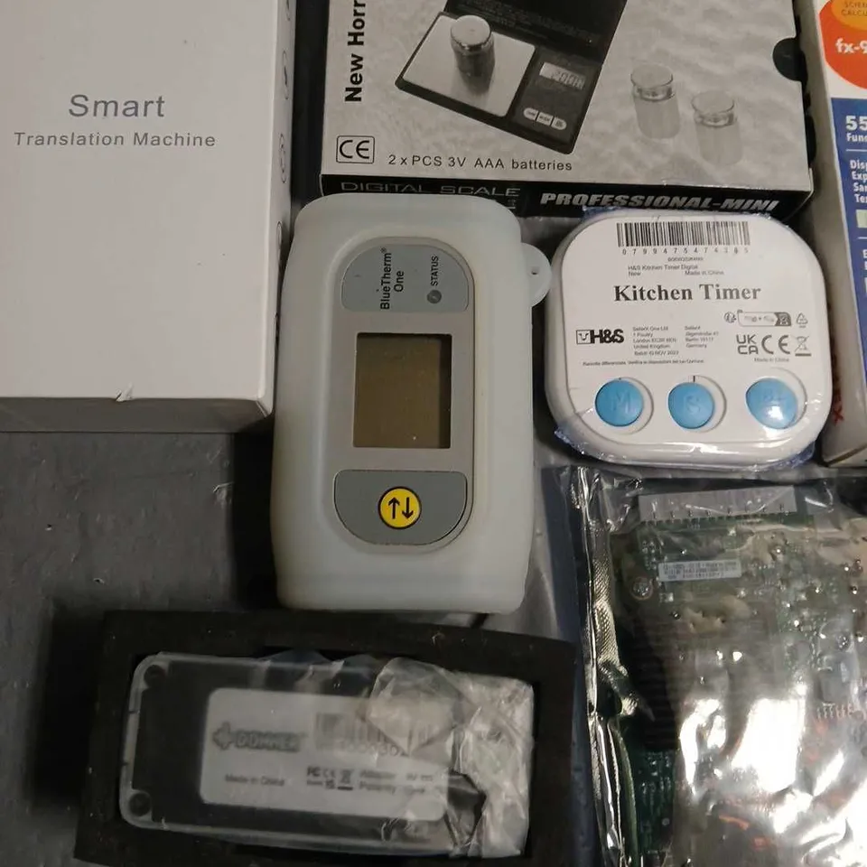 LOT OF 10 ASSORTED ITEMS TO INCLUDE MINI KAROKE SYSTEM, CASIO CALCULATOR AND DIGITAL SCALES