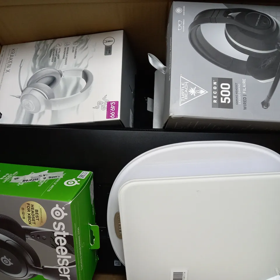 BOX OF APPROX 20 ASSORTED ITEMS TO INCLUDE - RAZER KRAKEN X - TURTLE BEACH RECON 500 - STEELSERIES ARCTIS NOVA 1X ECT