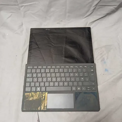 MICROSOFT SURFACE TABLET WITH KEYBOARD AND STAND – SILVER/GRAY