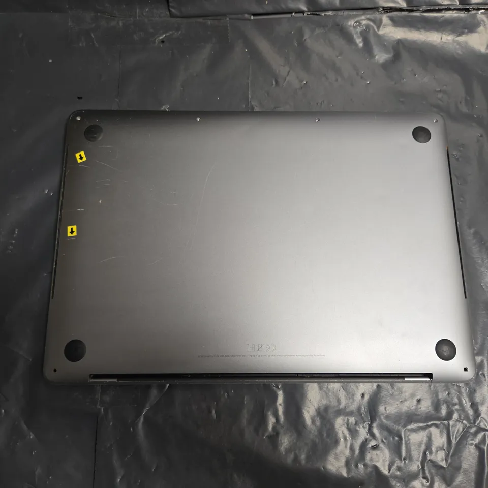 APPLE MACBOOK PRO (A2551)