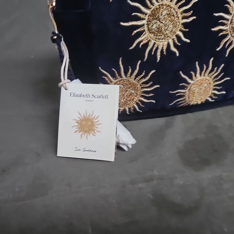 ELIZABETH SCARLETT NAVY VELVET WASH BAG 
