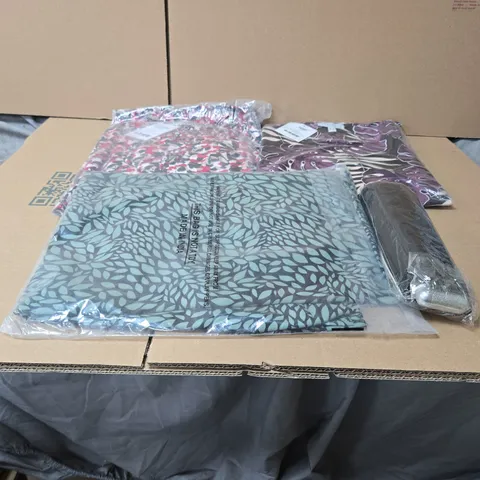 BOX OF APPROXIMATELY 25 X ASSORTED CLOTHING ITEMS, BAGGED.