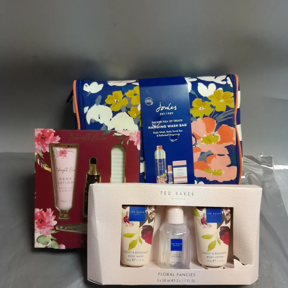 BOX OF 3 ASSORTED BODY CARE PRODUCTS TO INCLUDE - TED BAKER FLORAL FANCIES - JOULES HANGING WASH BAG - MIDNIGHT BLOOM HAND & NAIL KIT
