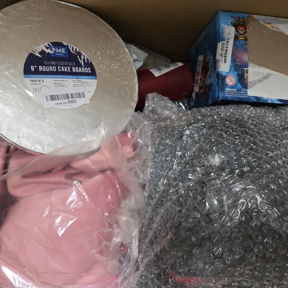 BOX OF APPROXIMATELY 10 ASSORTED HOUSEHOLD ITEMS TO INCLUDE VACUUM STORAGE BAG, INFUSER JUG, LED BULB, ETC - COLLECTION ONLY