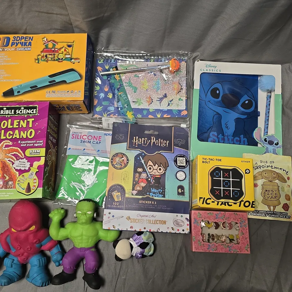 ASSORTED CHILDREN’S TOYS & ACTIVITY KITS TO INCLUDE TIC TAC TOE BLOCK AND 3D PEN