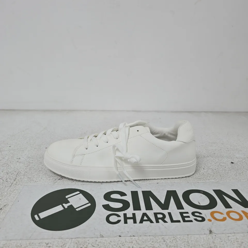 THREADBARE WHITE LEATHER TRAINER – MEN'S CASUAL SNEAKER SIZE 9