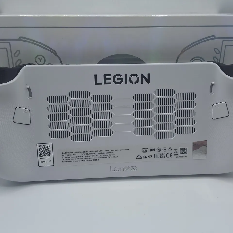 BOXED LENOVO LEGION GO S 16/512GB HANDHELD GAMING CONSOLE IN GLACIER WHITE - 8ARP1