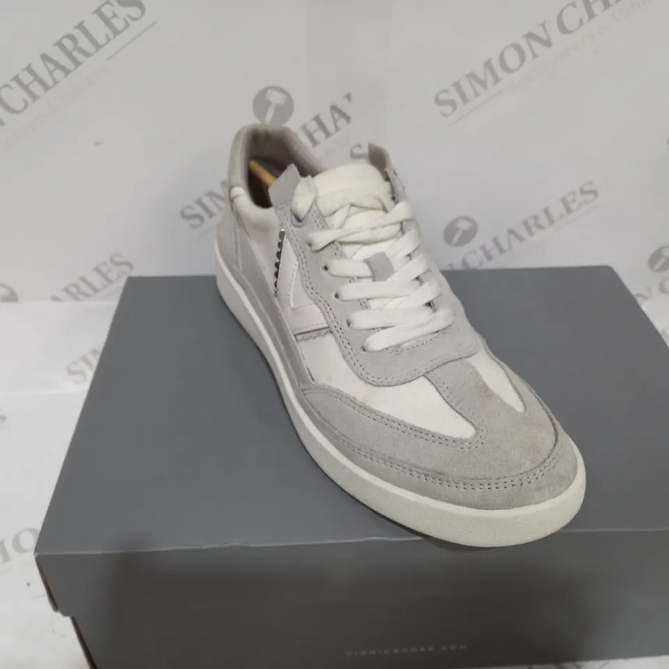 BOXED PAIR OF VIONIC TRAINERS IN GREY/WHITE SIZE 4.5