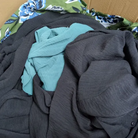 BOX OF APPROXIMATELY 20 ASSORTED CLOTHING ITEMS IN VARIOUS STYLES, SIZES, AND COLOURS - COLLECTION ONLY