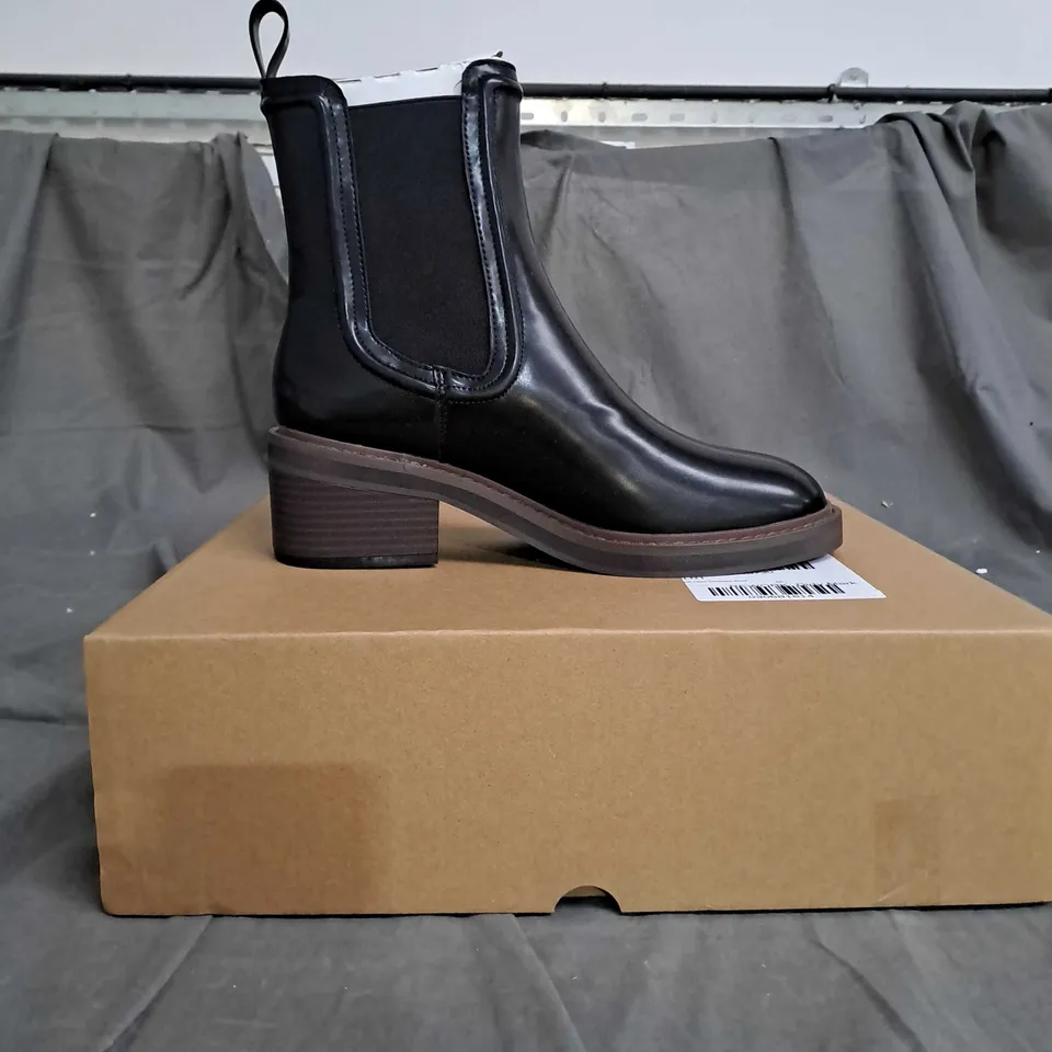 V BY VERY BOOTS BLACK SIZE 8