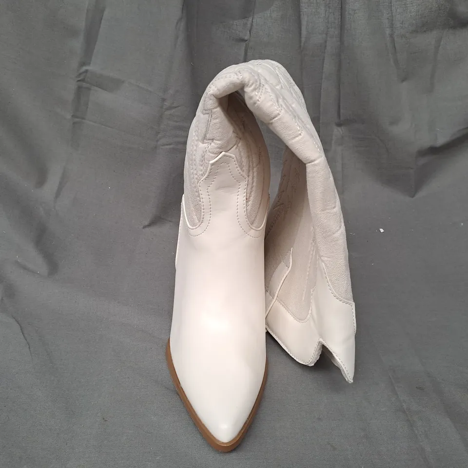 BOXED PAIR OF EGO SIN CITY BLOCK HEEL KNEE-HIGH COWBOY BOOTS IN CREAM UK SIZE 6