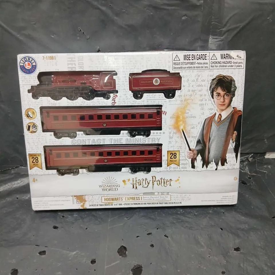 BOXED HOGWARTS EXPRESS MOVING TRAIN SET