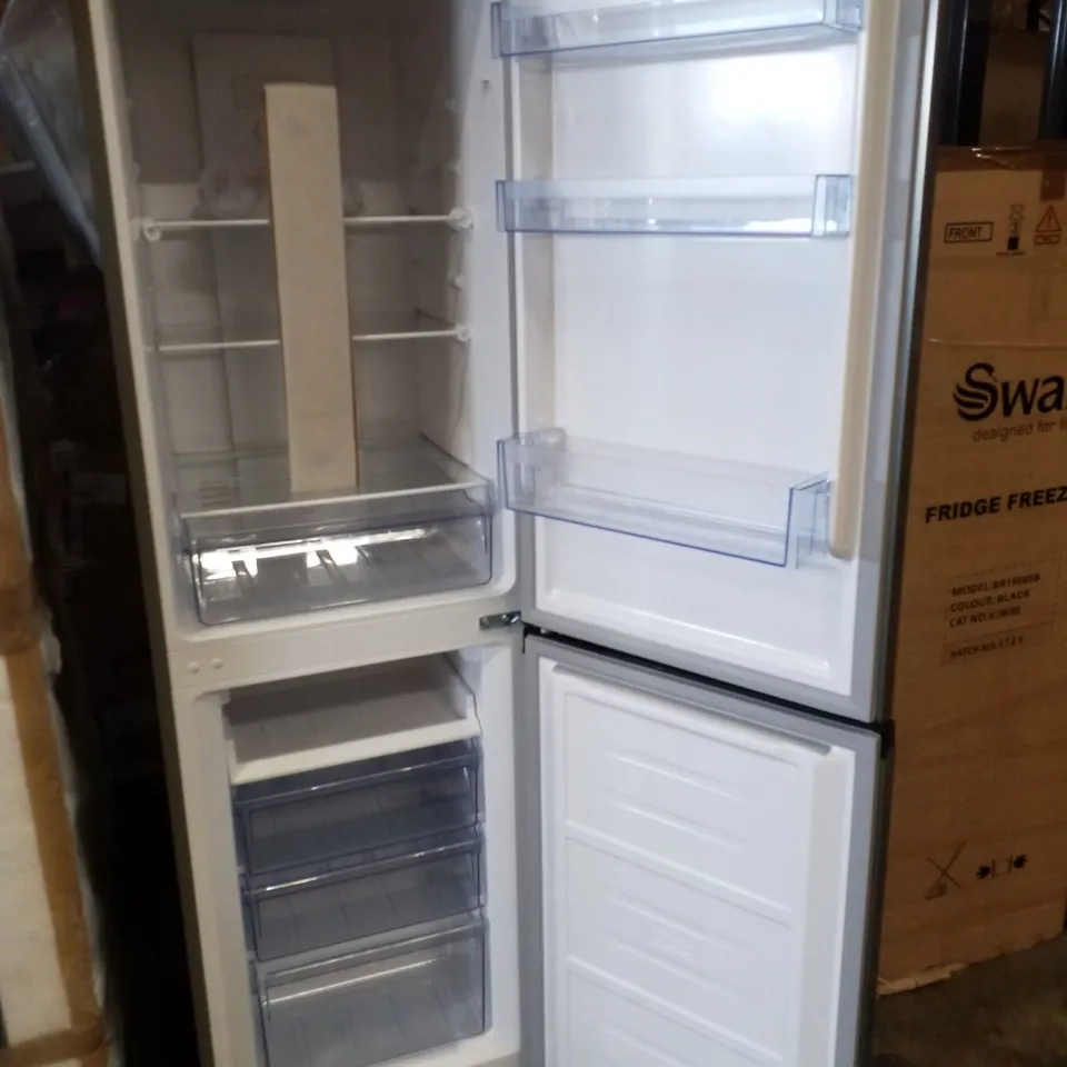 SWAN SR156120I 55CM WIDE, TOTAL NO FROST, 50/50 SPLIT FRIDGE FREEZER - INOX