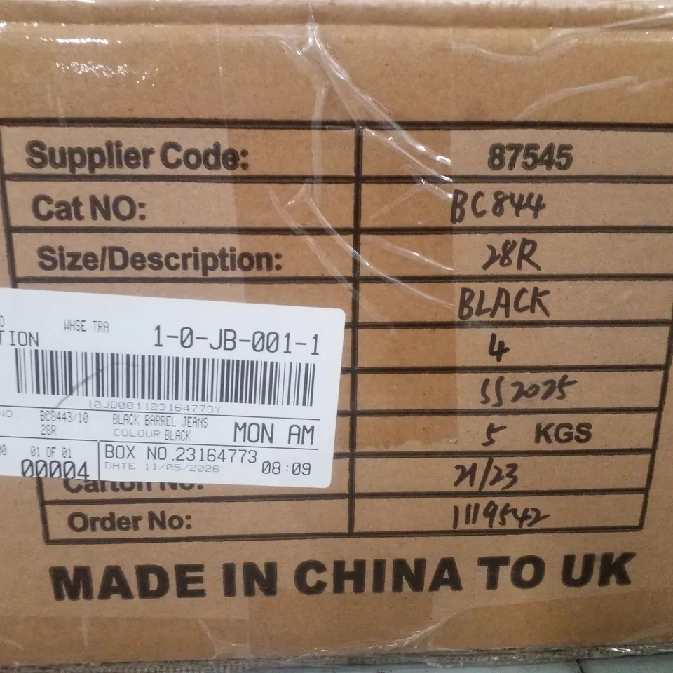 BOX CONTAINING APPROXIMATELY 4 BRAND NEW SIMPLY BE BLACK BARREL JEANS - SIZE 28R