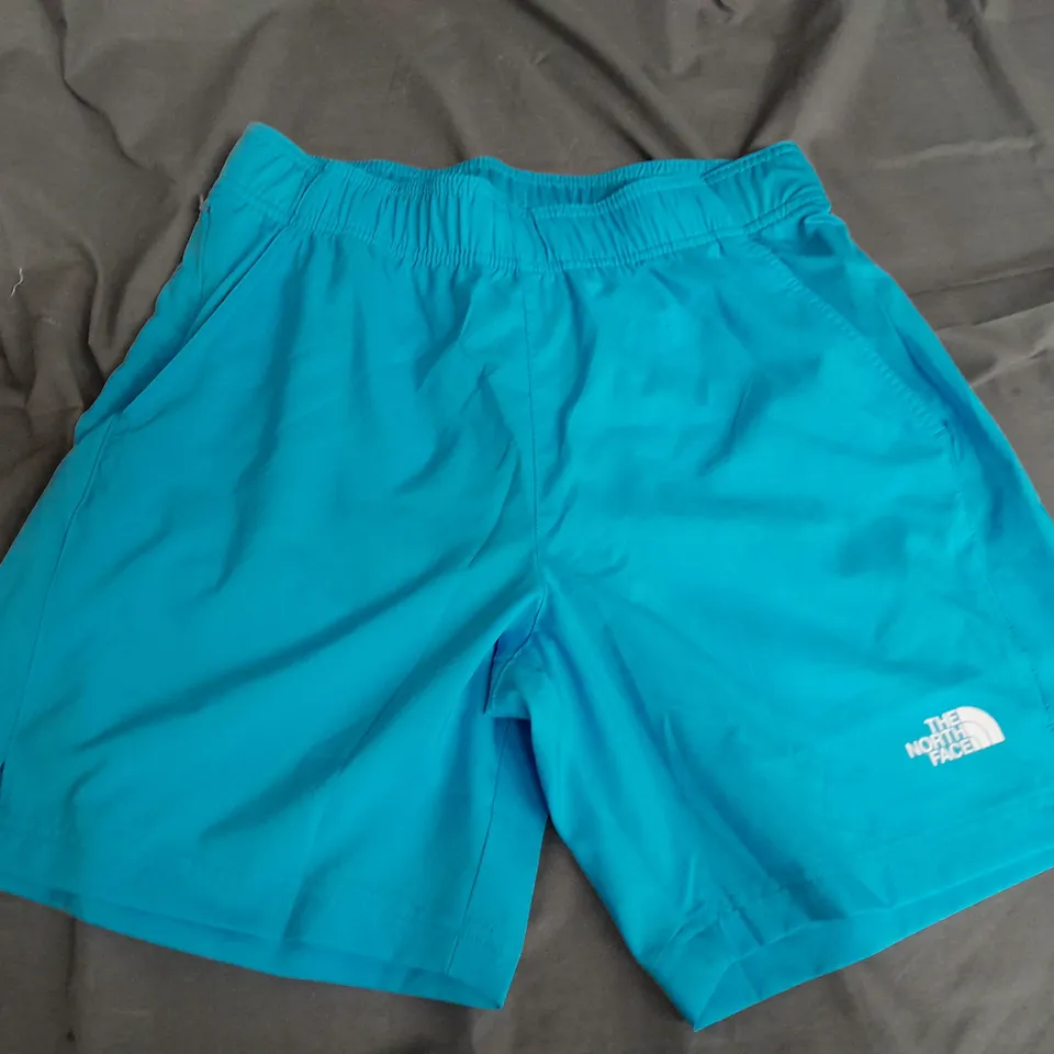 THE NORTH FACE SHORTS IN NROSE BLUE - SMALL