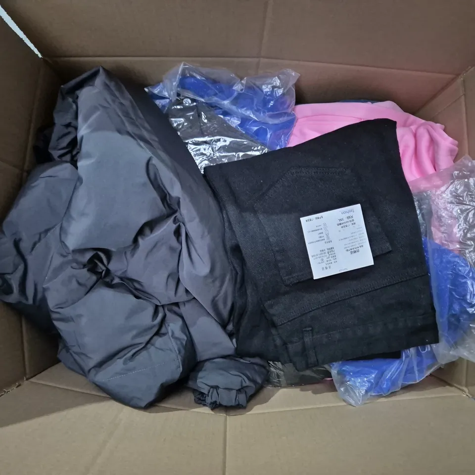 APPROXIMATELY 30 ASSORTED CLOTHING ITEMS IN VARIOUS SIZES, STYLES & COLOURS TO INCLUDE DRESS, COAT, TOPS, ETC - COLLECTION ONLY
