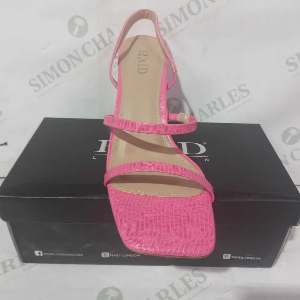 BOXED PAIR OF RAID OPEN TOE STRAPPY BLOCK HEEL SANDALS IN PINK SIZE 6