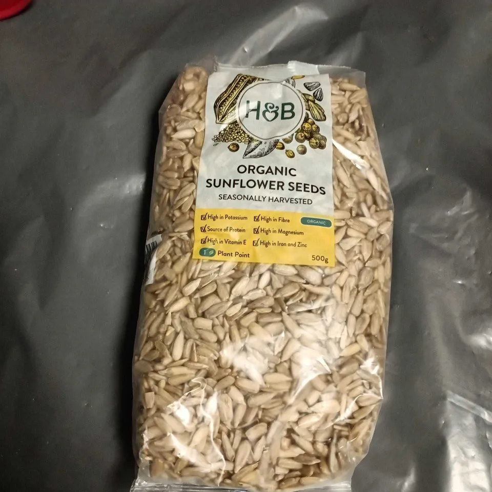 APPROXIMATELY 15 ASSORTED FOOD AND DRINK ITEMS INCLUDING BETTERALT HONEY STICKS , ORGANIC SUNFLOWER SEEDS AND WINE GUMS 