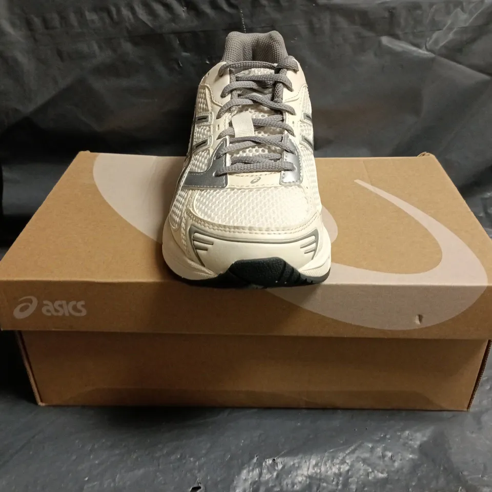 BOXED PAIR OF ASICS GEL-1130 TRAINERS IN CREAM/CLAY GREY SIZE UK 6