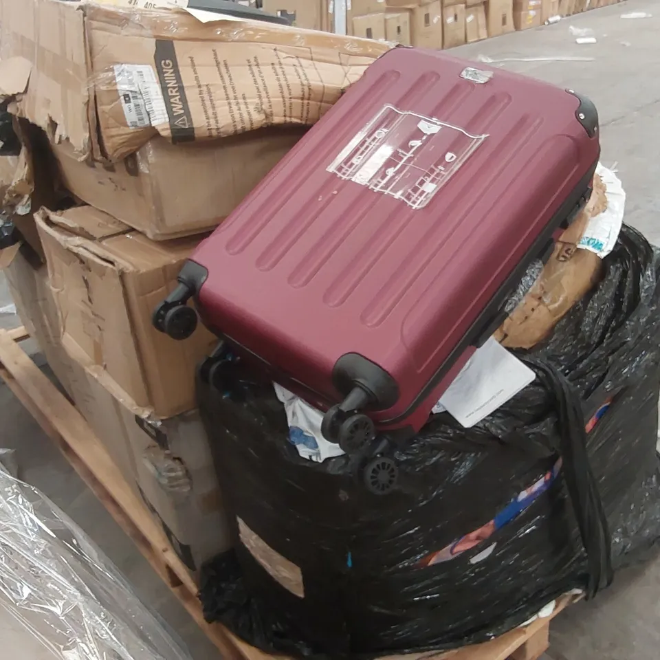 PALLET OF ASSORTED CONSUMER PRODUCTS/FURNITURE PARTS INCLUDING: SUITCASE, GARDEN SOFA PARTS, SUNLOUNGER, PARASOL BASE ECT
