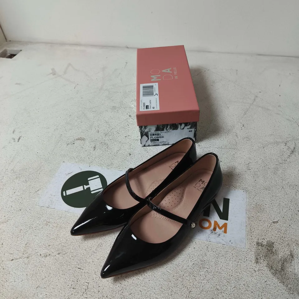 MODA IN PELLE FLOWER BLACK PATENT LEATHER MARY JANE SHOES, UK 7 (EU 40)