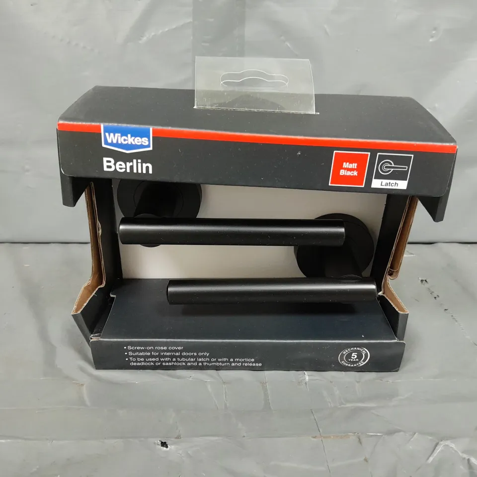 BERLIN MATT BLACK ROUND ROSE DOOR HANDLE - 1 PAIR