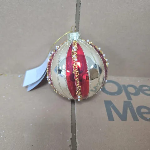 BOX OF APPROXIMATELY 12 GISELA GRAHAM RED AND GOLD TREE BAUBLES