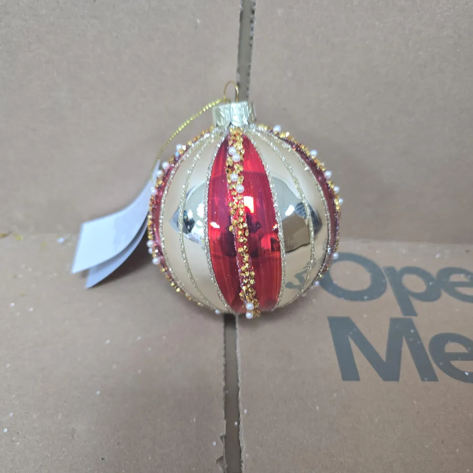 BOX OF APPROXIMATELY 12 GISELA GRAHAM RED AND GOLD TREE BAUBLES