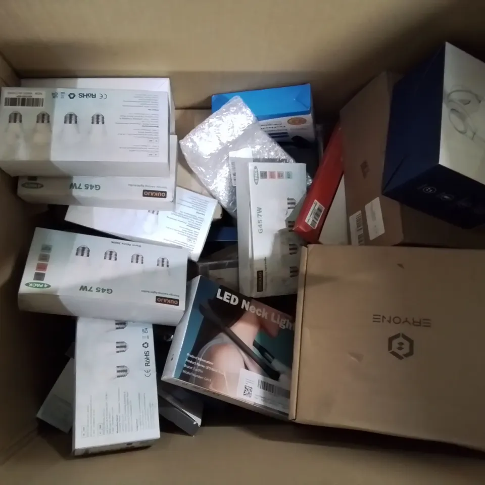 BOX CONTAINING LARGE NUMBER OF BOXED ELECTRONIC GOODS TO INCLUDE: LED LAMPS, VARIOUS LIGHT BULBS, PS5 GAMES, SCREEN PROTECTION COVERS, PROFESSIONAL PC DESK MAT SET ETC.