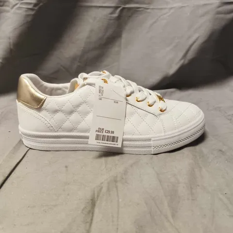 GUESS WHITE QUILTED SNEAKERS WITH GOLD ACCENTS – UK SIZE 7.5