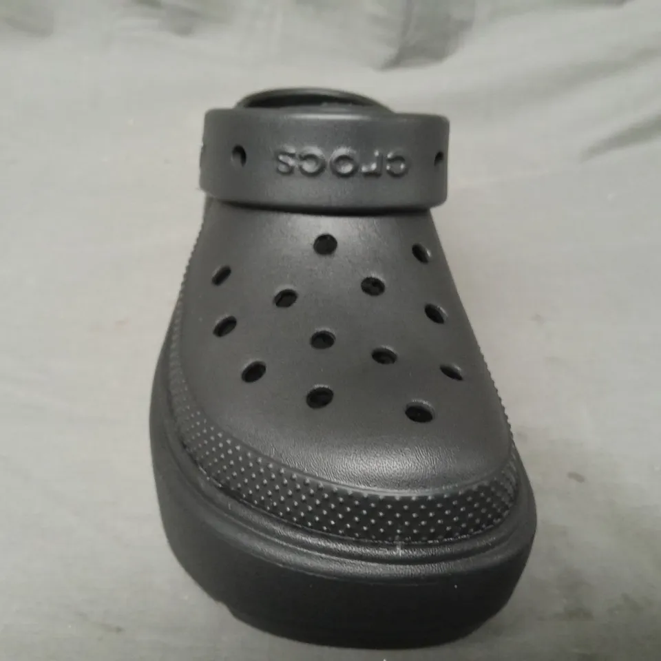 PAIR OF CROCS STOMP CLOGS IN BLACK UK SIZE M4/W5