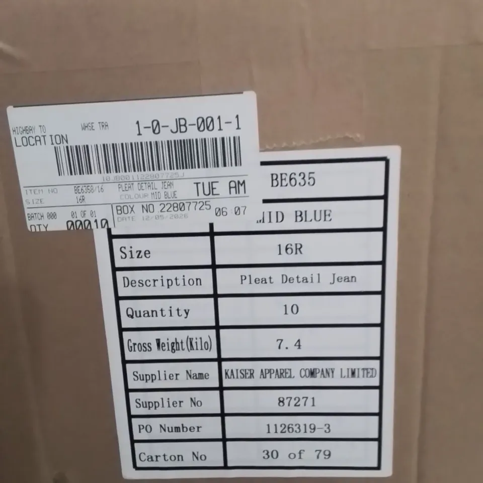 BOXED BRAND NEW APPROXIMATELY 10 PLEAT DETAIL JEANS MID BLUE SIZE 16R
