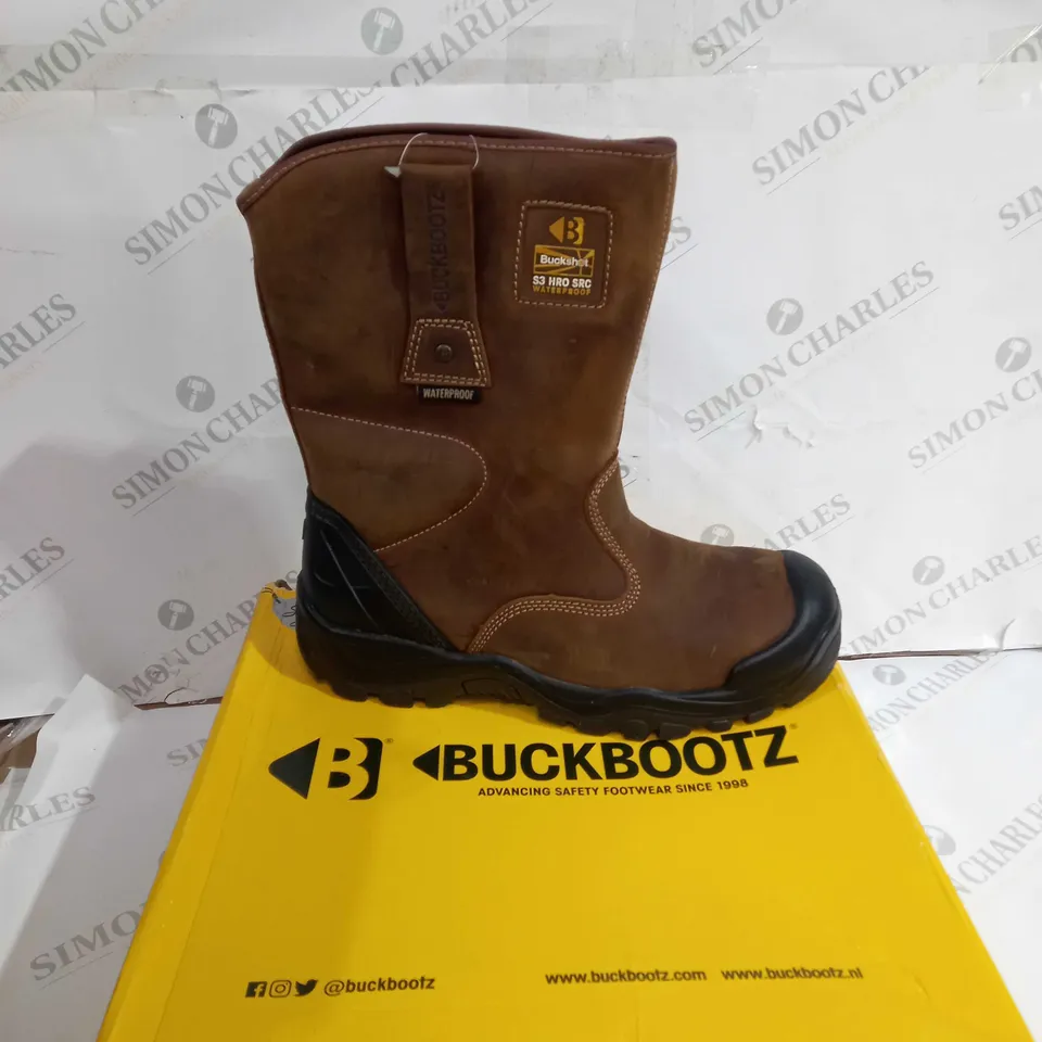 BOXED PAIR OF BUCKBOOTZ BROWN LEATHER STEEL TOECAP BOOTS SIZE UK 10