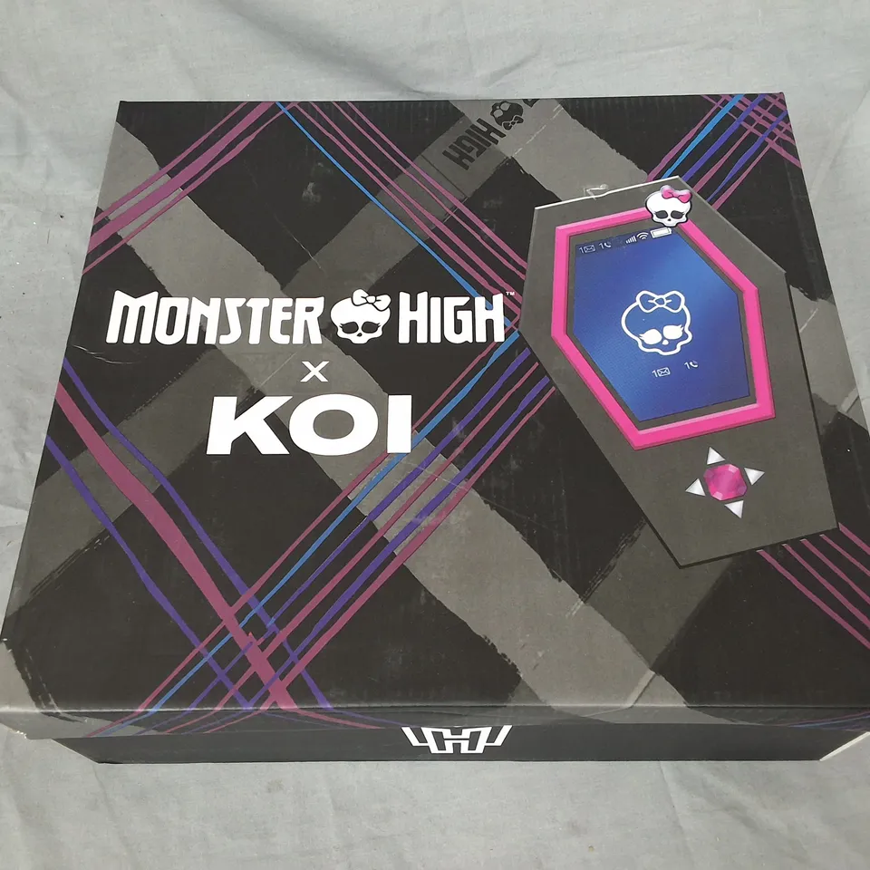 BOXED KOI MONSTER HIGH CLAWSOME WOLF PLATFORM BOOTS IN BLACK- UK 5