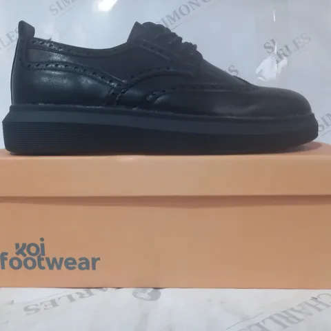 BRAND NEW BOXED PAIR OF KOI VEGAN LEATHER CORSON GREEN BROGUE DETAIL TRAINERS IN BLACK UK SIZE 8