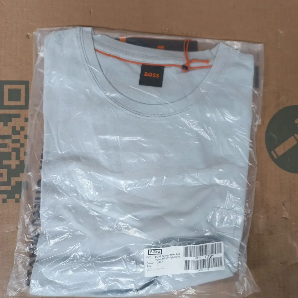 BAGGED BOSS ORANGE TALES BOX LOGO T-SHIRT IN LIGHT GREY SIZE LARGE
