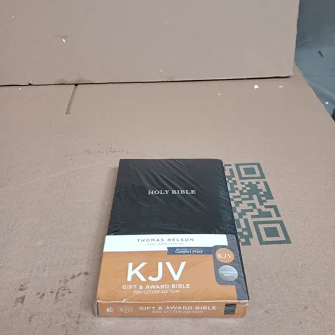 BOX OF APPROXIMATELY 12 HOLY BIBLE THOMAS NELSON KING JAMES VERSION GIFT AND AWARD BIBLE EDITION