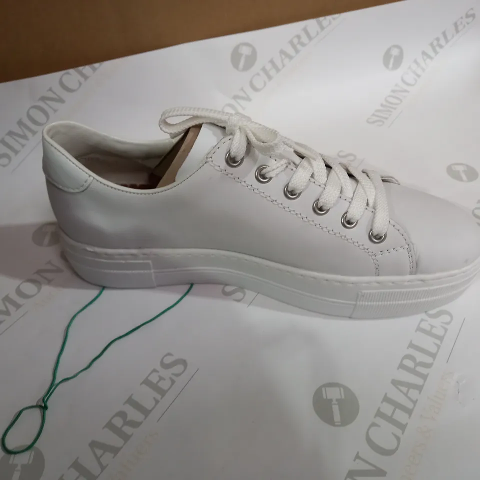 BOXED PAIR OF RIEKER ANTISTRESS ZIP TRAINER WHITE  - SIZE 39