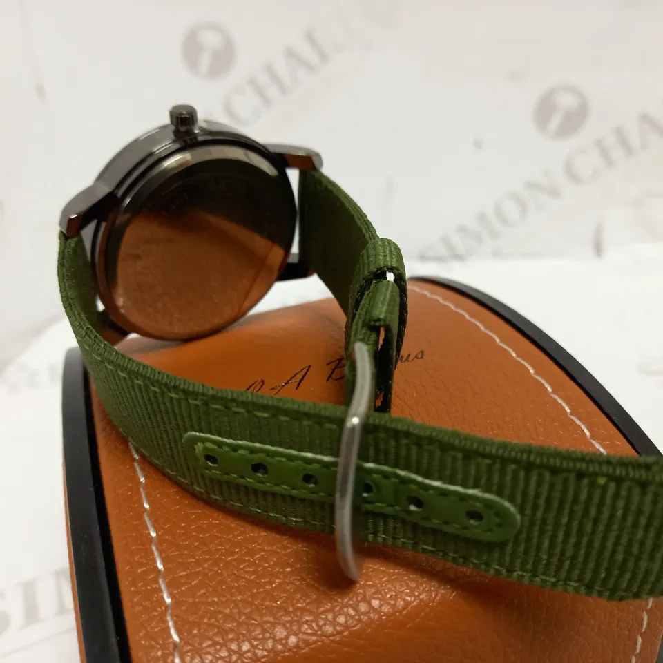 LA BANUS GREEN FABRIC STRAP WATCH