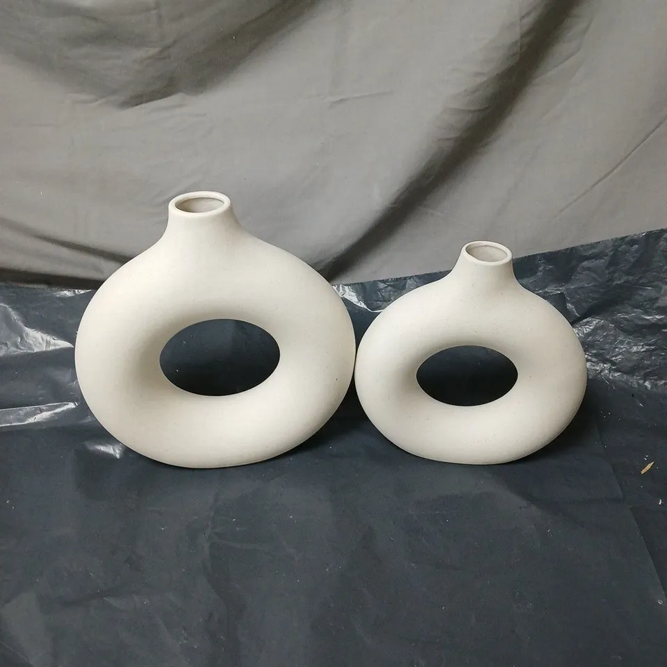 2 X CIRCULAR VASE BOXED