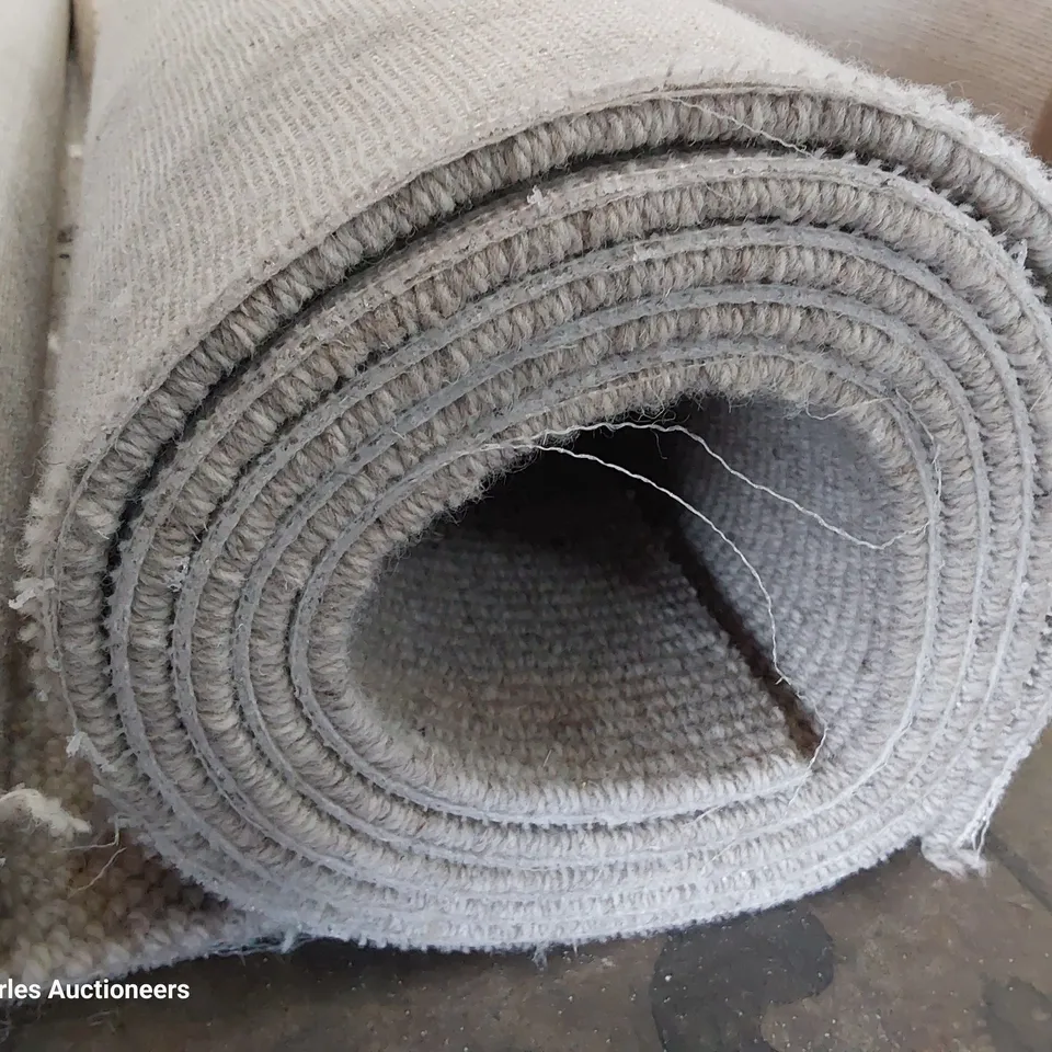 ROLL OF QUALITY BEACHCOMBER STRAND CARPET APPROXIMATELY 5M × 2.71M