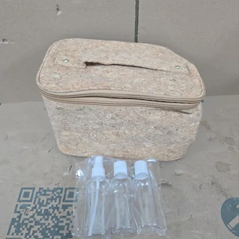 BEAUTECH STORAGE BAG WITH 3 SPRAY BOTTLES
