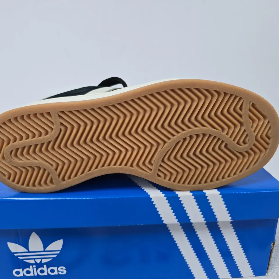 BOXED PAIR OF ADIDAS CAMPUS TRAINERS - UK SIZE 4