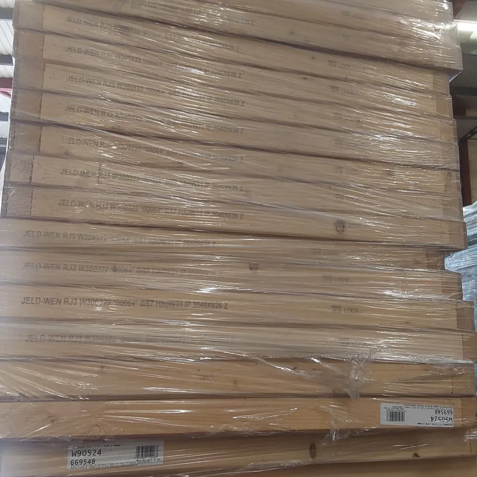 PALLET CONTAINING A VERY LARGE QUANTITY OF ASSORTED DOORS