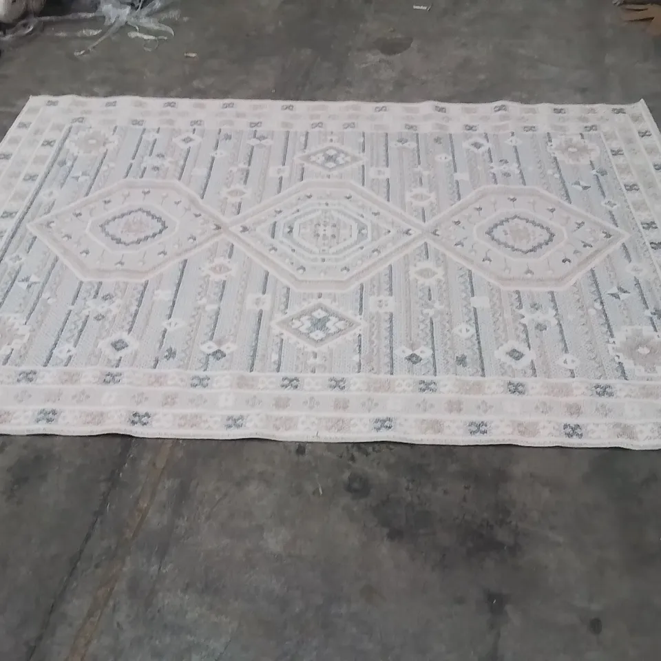QUALITY DESIGNER AREA RUG - APPROXIMATELY 280X190CM