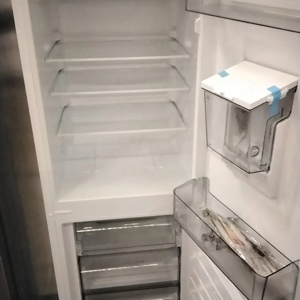 SWAN SR158120W 54CM WIDE 166CM HIGH FREESTANDING FROST-FREE FRIDGE FREEZER WITH WATER DISPENSER WHITE