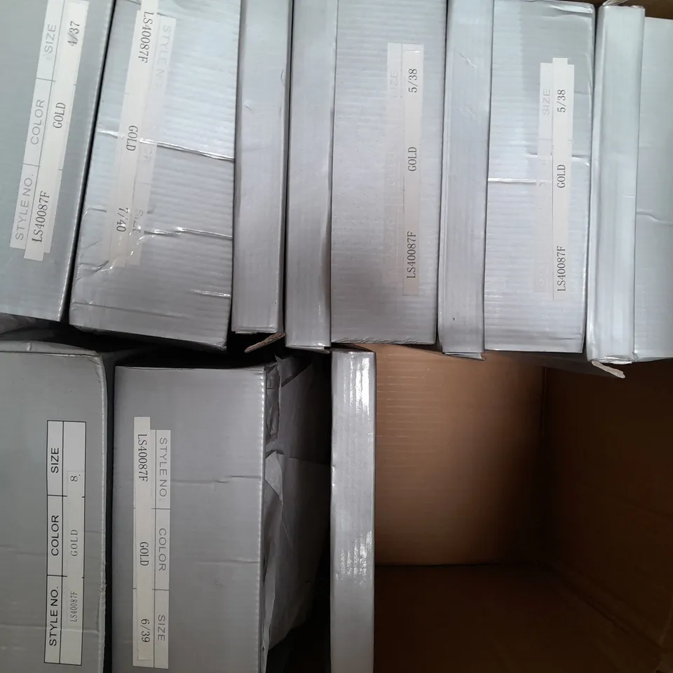 BOX OF APPROXIMATELY 8 PAIRS OF CASANDRA CLOSED TOE HIGH HEEL SHOES IN GOLD W. GLITTER EFFECT - VARIOUS SIZES
